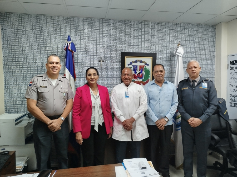 Senadora de Azua realiza visita a HOSGEDOPOL