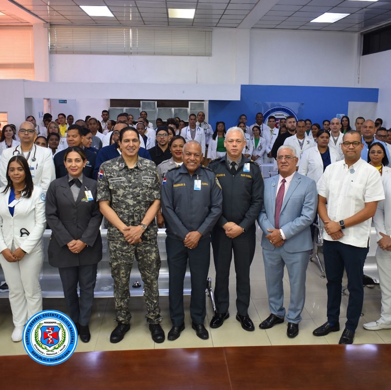 Visita de cortesía del Dr. Armando Holguin, Director del Hospital Salvador B. Gautier