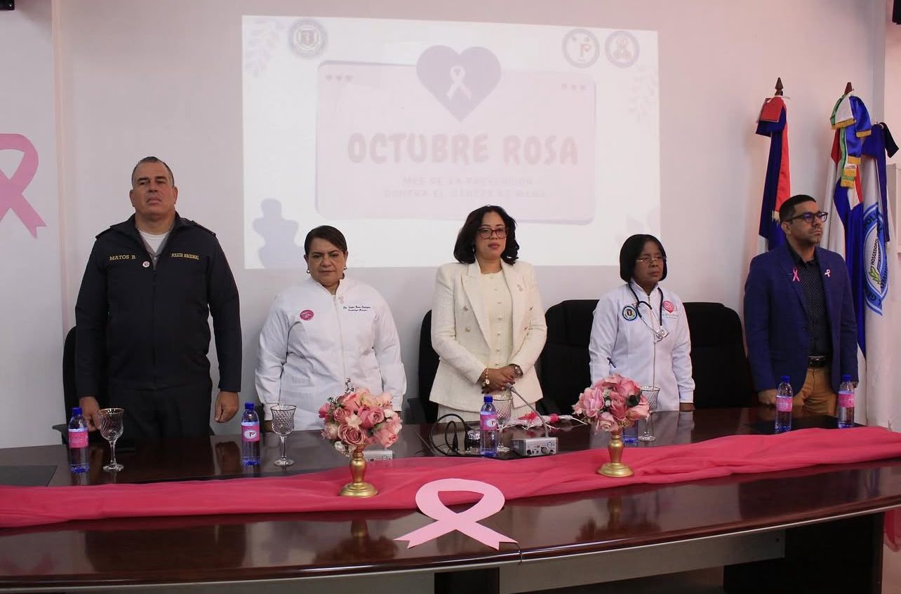 HOSGEDOPOL realiza conferencia bajo el nombre “Conociendo el Cáncer de Mama”.