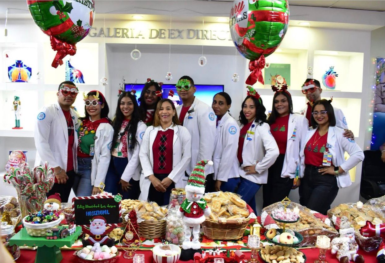 El Hospital General Docente de la Policía Nacional celebra la llegada de la Navidad