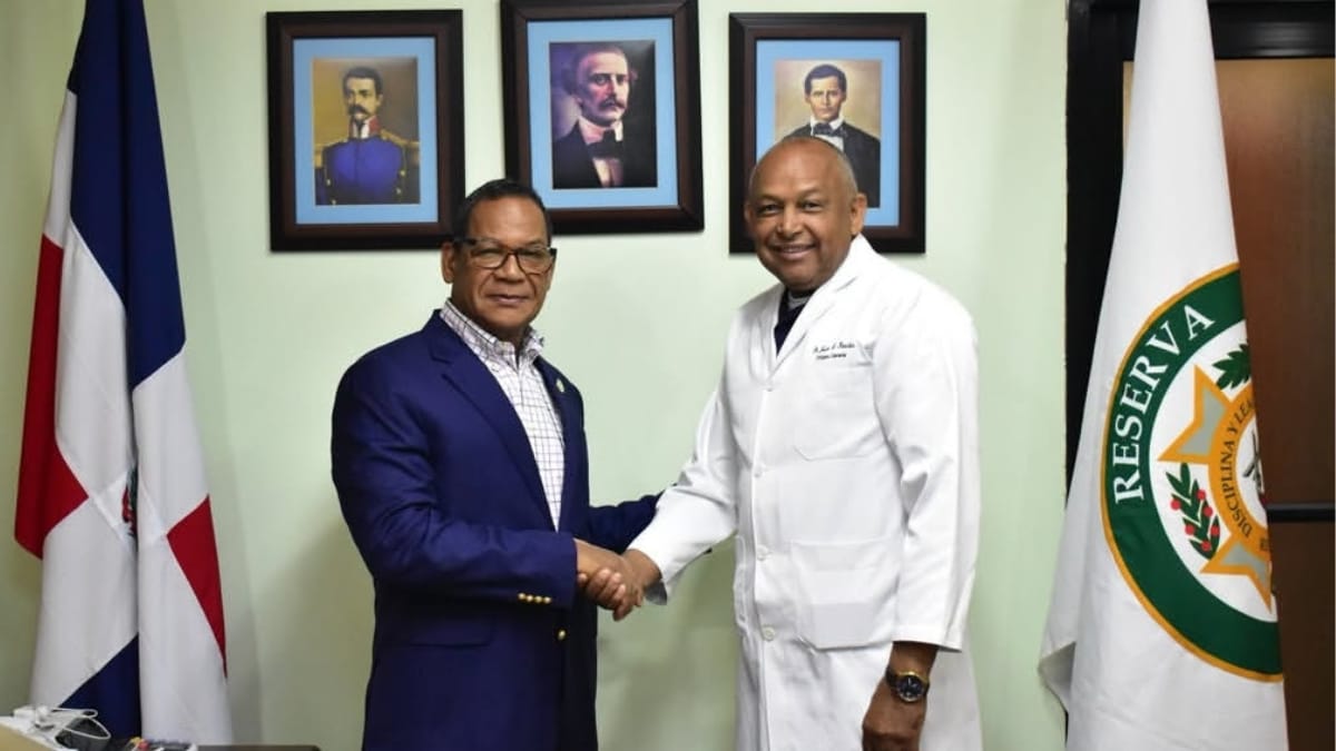 HOSGEDOPOL afianza lazos con la Reserva de la Policía Nacional en primera visita oficial de su director